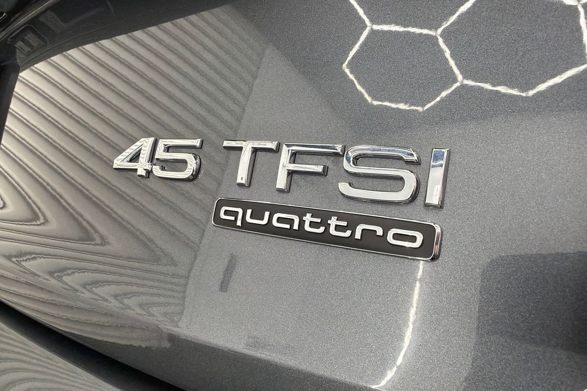2022 Audi Q5 45 TFSI S line FY