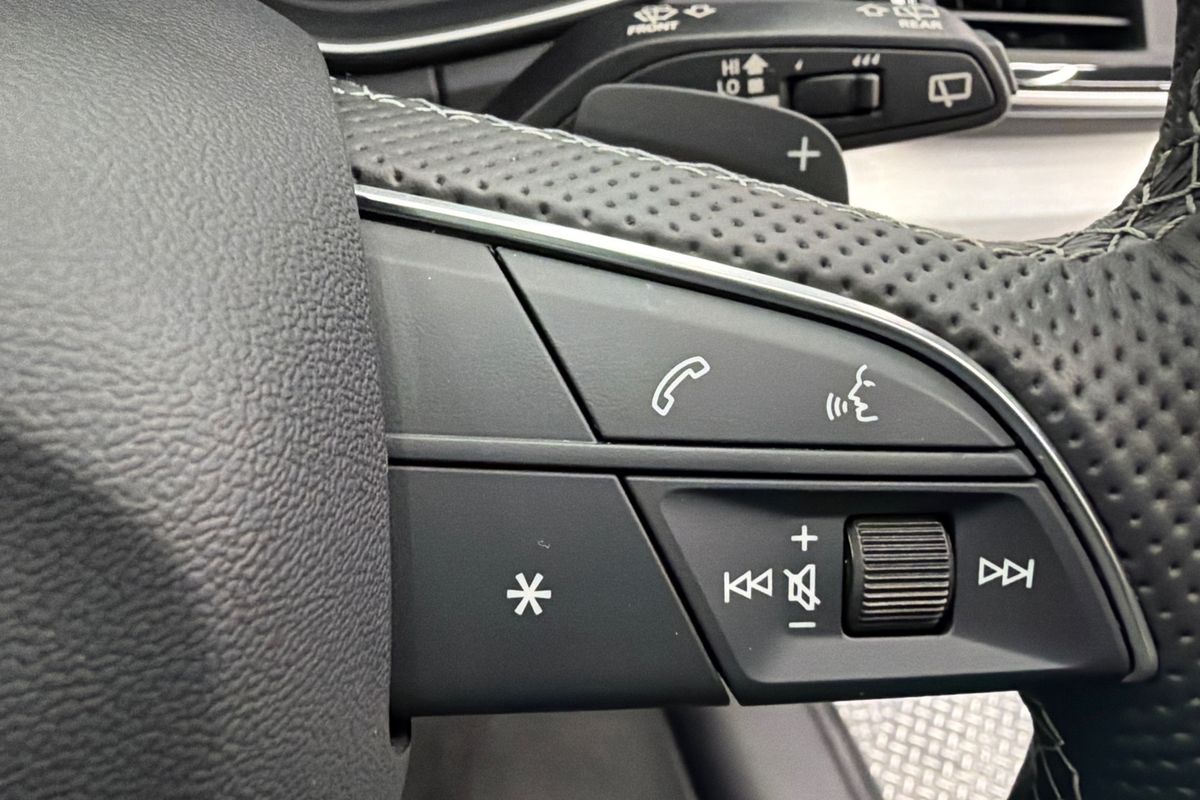 2022 Audi Q5 45 TFSI S line FY