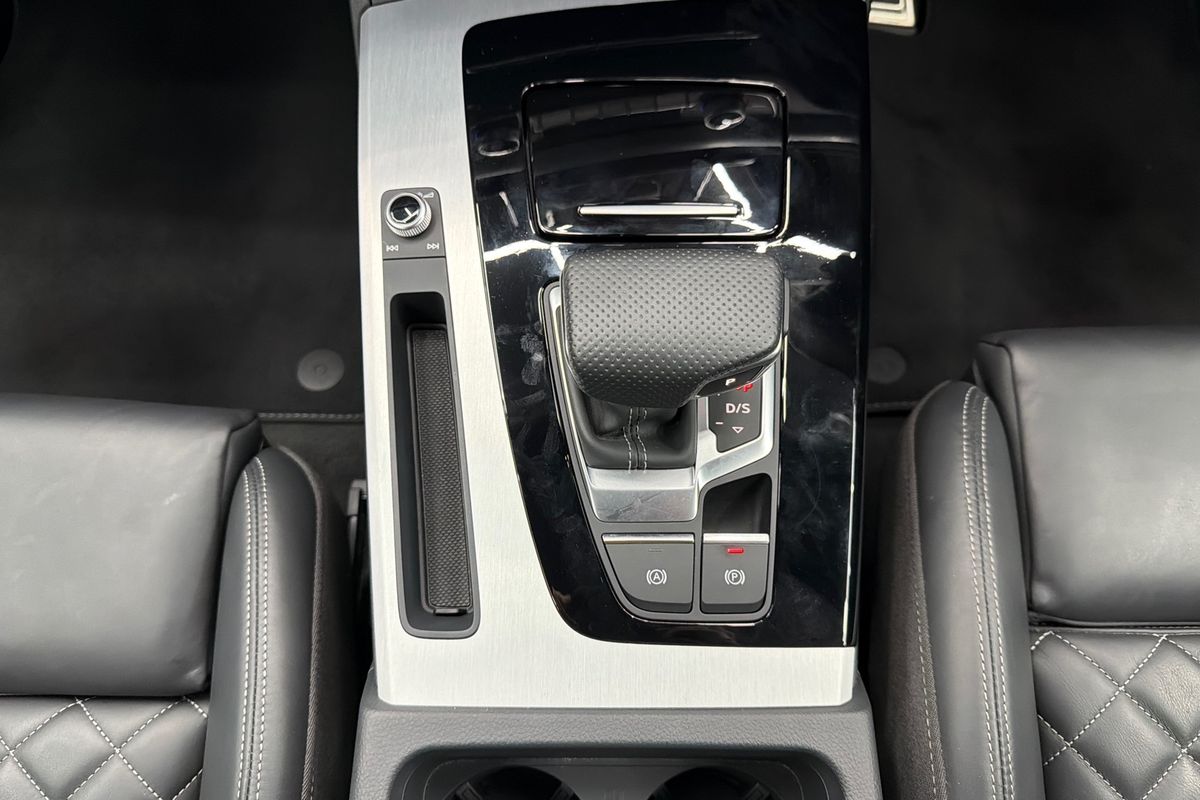 2022 Audi Q5 45 TFSI S line FY