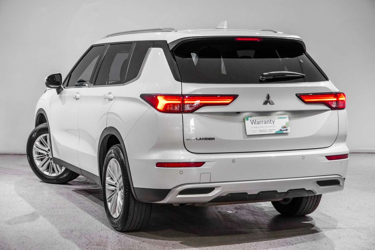 2023 Mitsubishi Outlander LS ZM