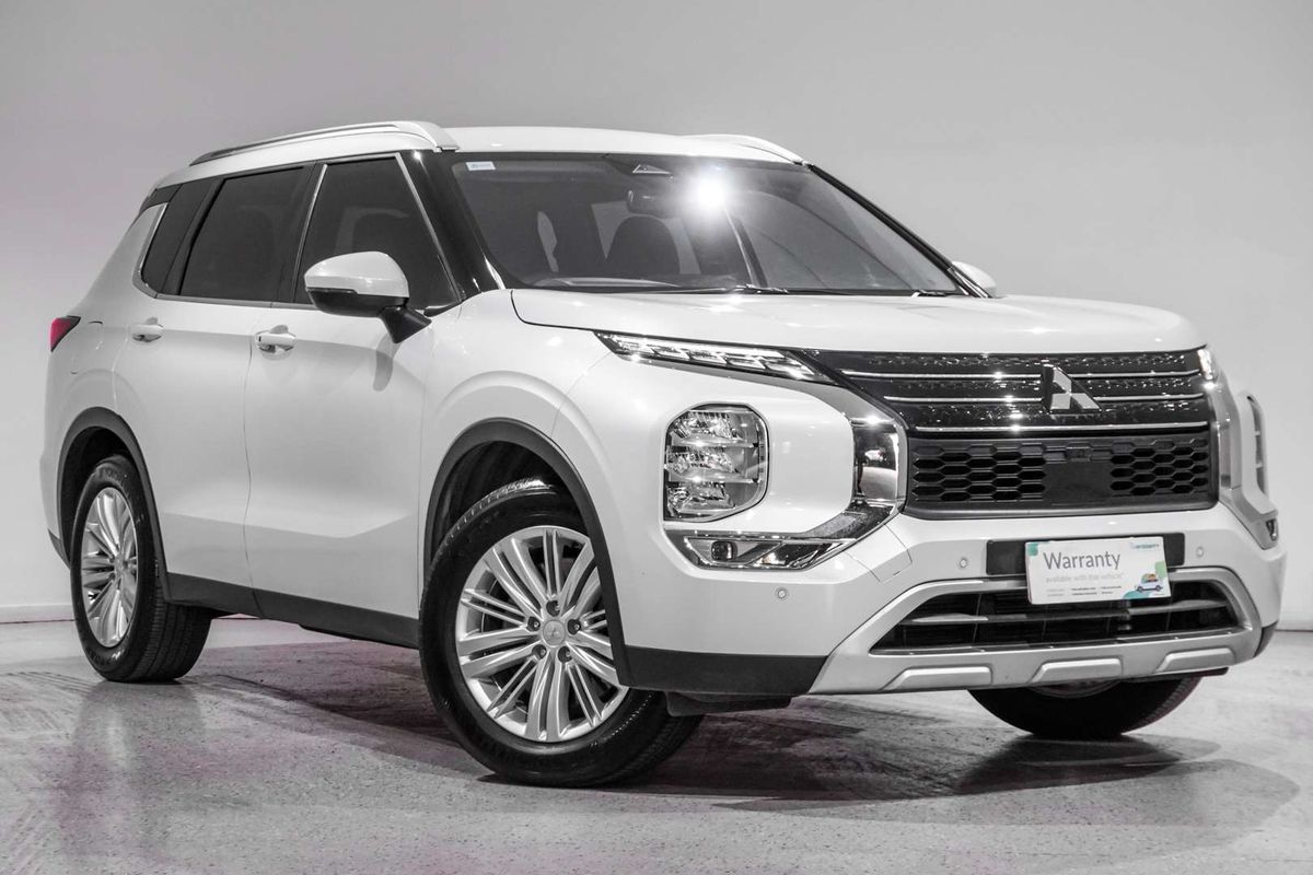 2023 Mitsubishi Outlander LS ZM