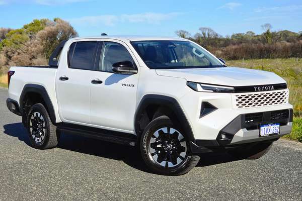 2025 Toyota Hilux SR5 48V GUN227R 4X4