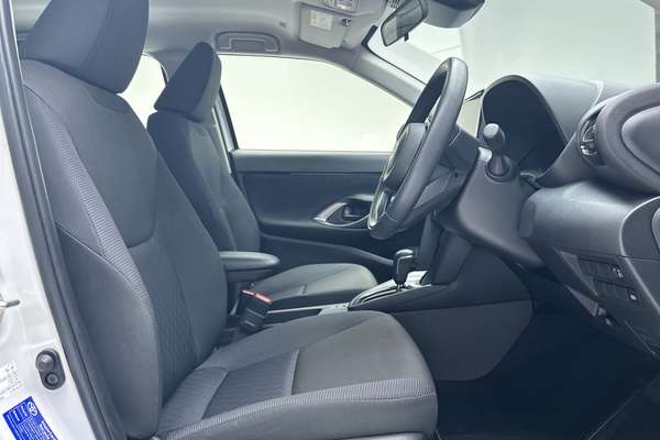 2025 Toyota Yaris Cross GX MXPJ10R thumb-12
