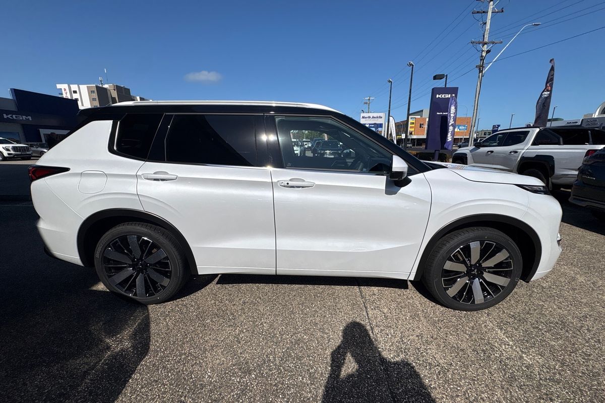 2025 Mitsubishi Outlander Exceed Tourer ZM