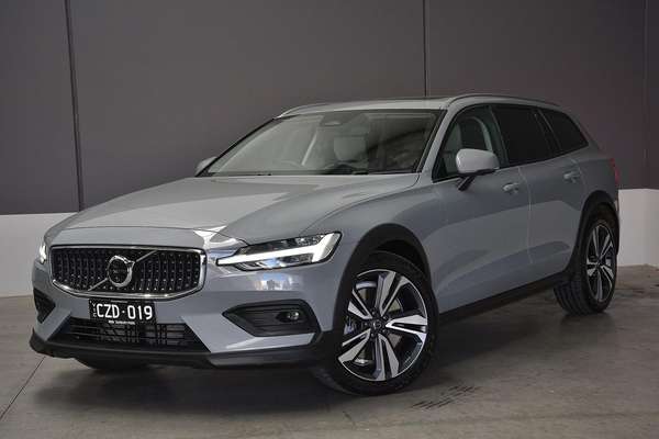 2023 Volvo V60 Cross Country Ultimate B5 Bright