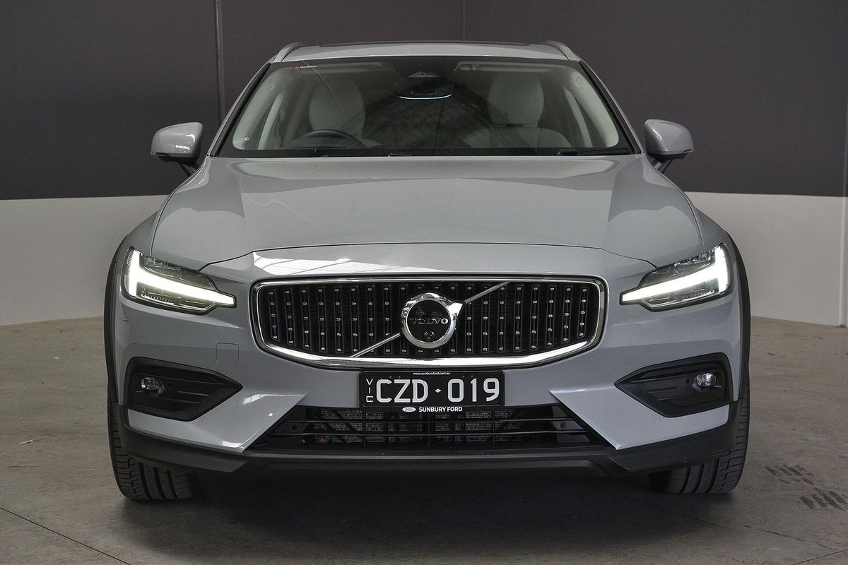 2023 Volvo V60 Cross Country Ultimate B5 Bright