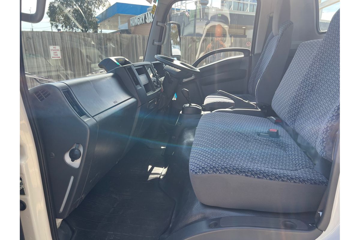 2022 Isuzu N Series NNR 45-150 MWB image 14