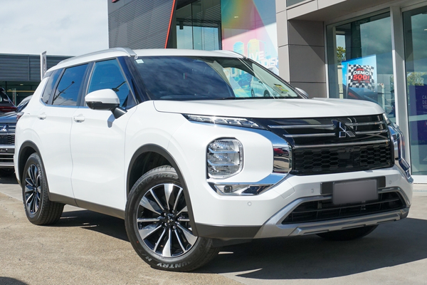 2025 Mitsubishi Outlander LS ZM thumb-0