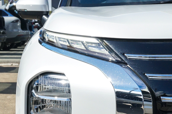 2025 Mitsubishi Outlander LS ZM thumb-1