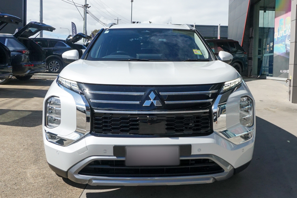 2025 Mitsubishi Outlander LS ZM thumb-2