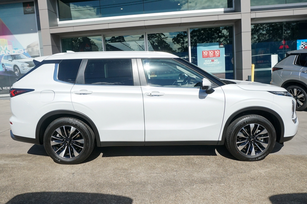 2025 Mitsubishi Outlander LS ZM thumb-4