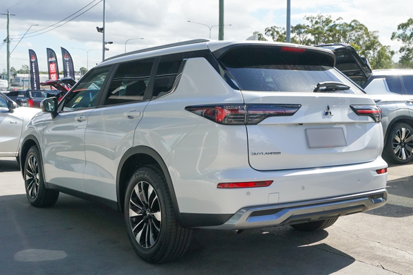 2025 Mitsubishi Outlander LS ZM thumb-5