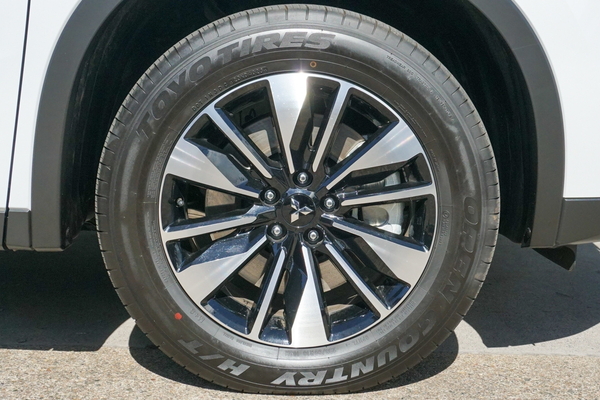 2025 Mitsubishi Outlander LS ZM thumb-3
