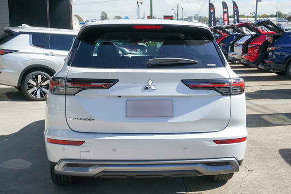 2025 Mitsubishi Outlander LS ZM thumb-6