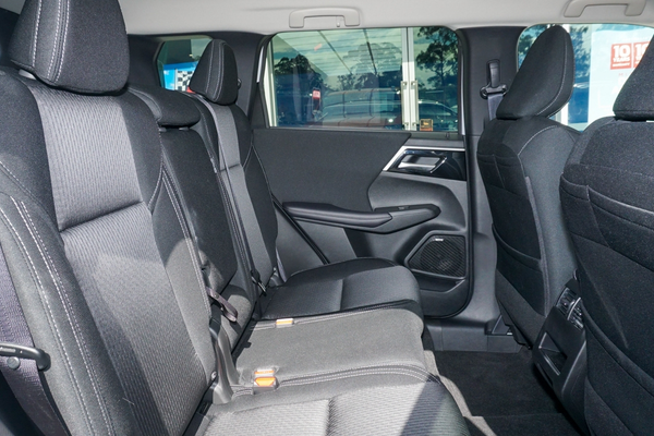 2025 Mitsubishi Outlander LS ZM thumb-8