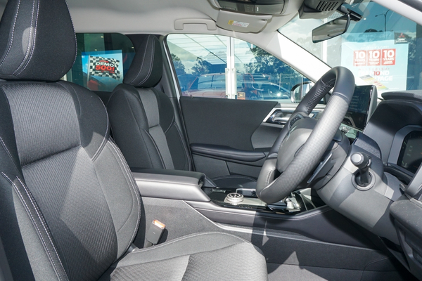 2025 Mitsubishi Outlander LS ZM thumb-9