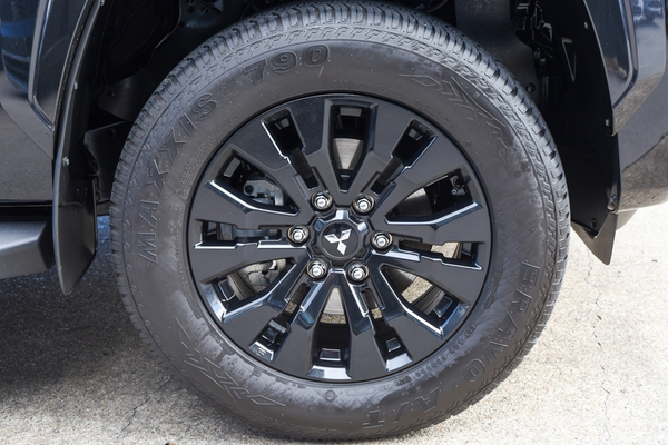2026 Mitsubishi Triton GSR MV 4X4 thumb-3