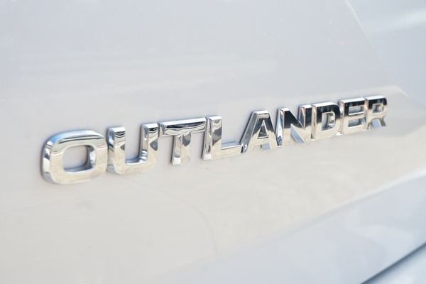2025 Mitsubishi Outlander LS ZM thumb-19