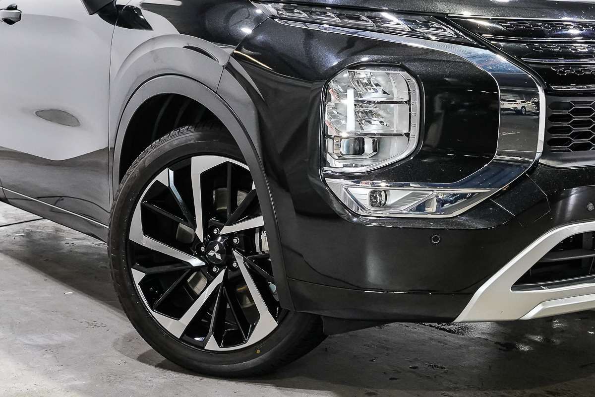 2023 Mitsubishi Outlander Exceed ZM