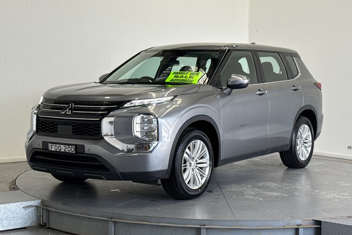 2023 Mitsubishi Outlander ES ZM