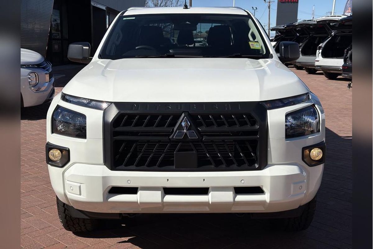 2025 Mitsubishi Triton GLX MV 4X4