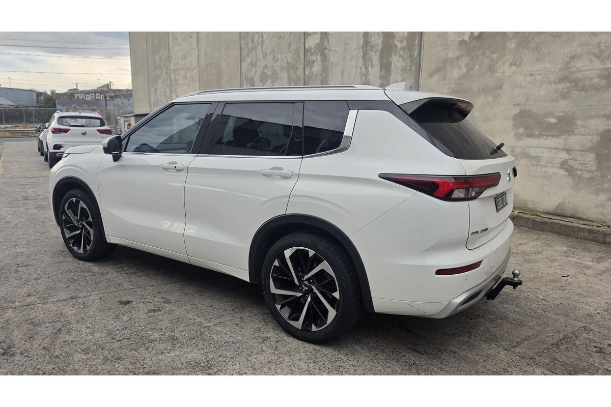 2022 Mitsubishi Outlander Exceed ZM