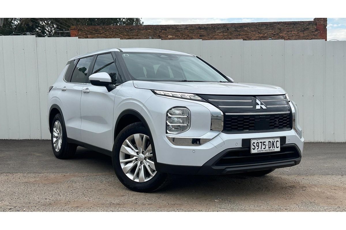 2025 Mitsubishi Outlander ES ZM