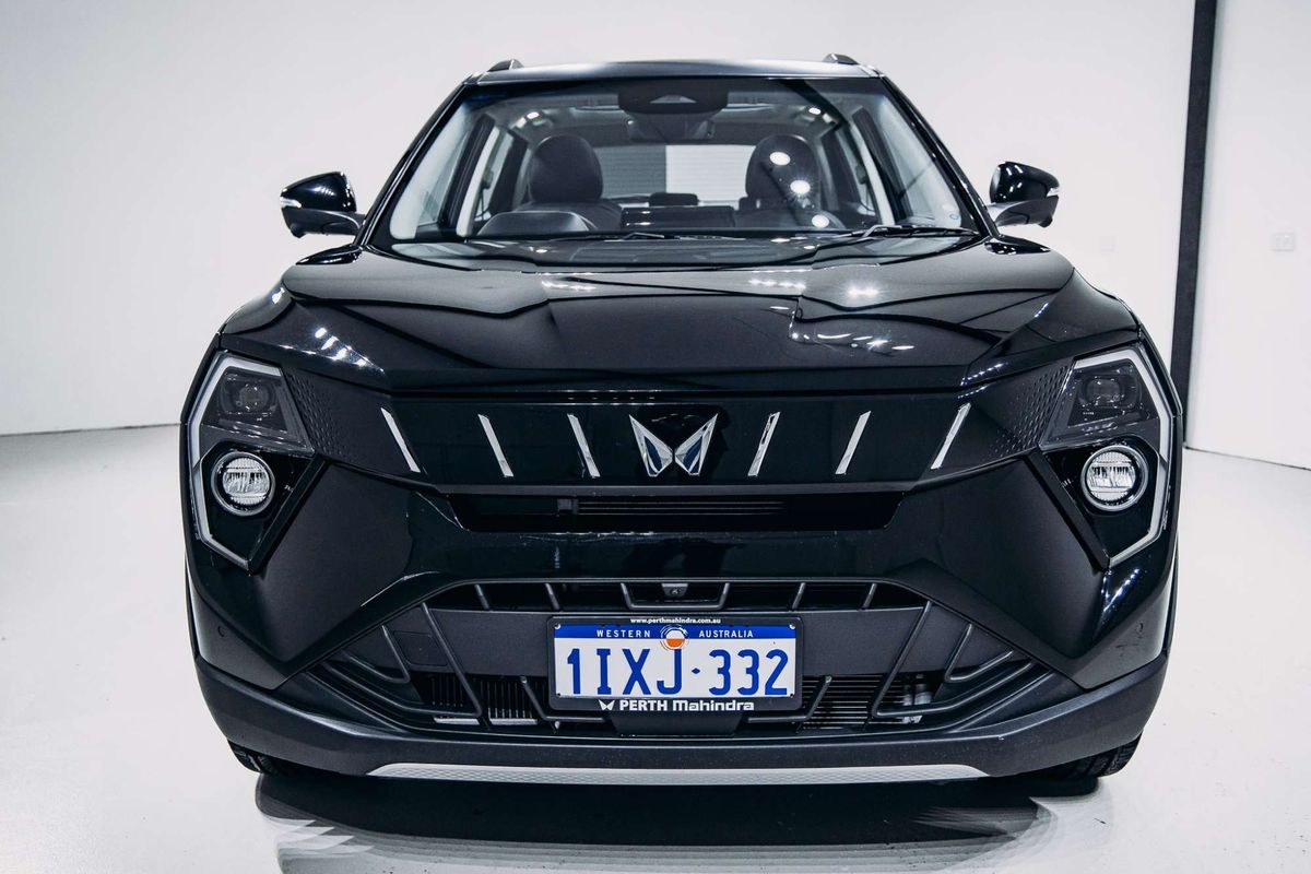 2025 Mahindra XUV3XO AX7L