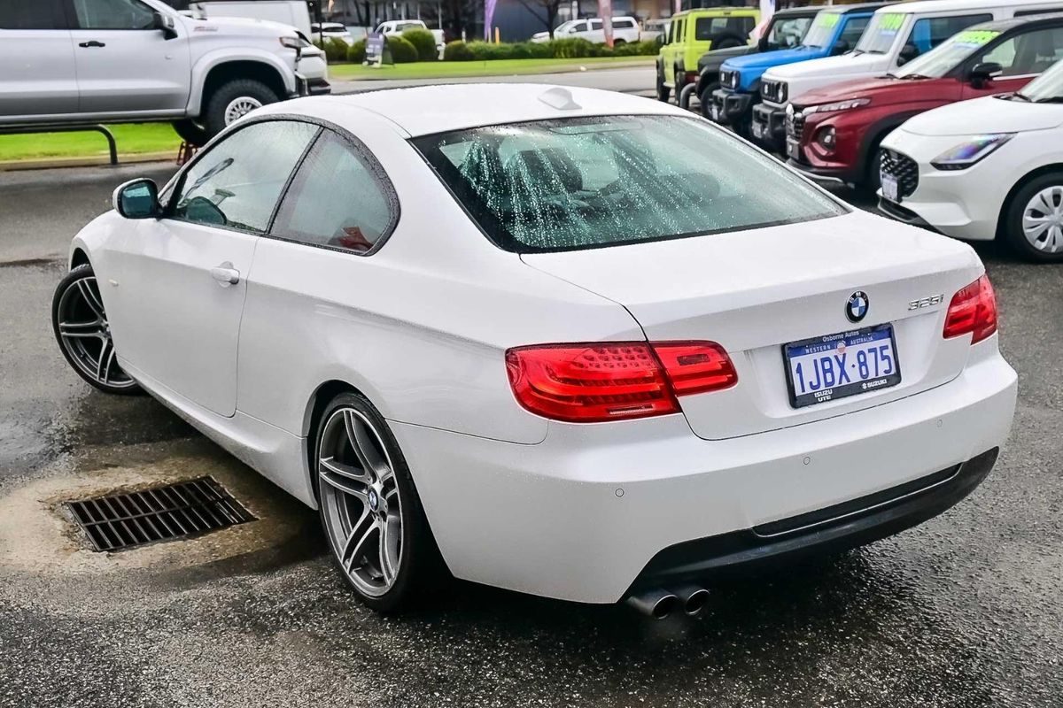 2011 BMW 3 Series 325i E92