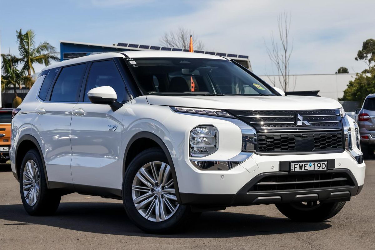 2025 Mitsubishi Outlander PHEV ES ZM