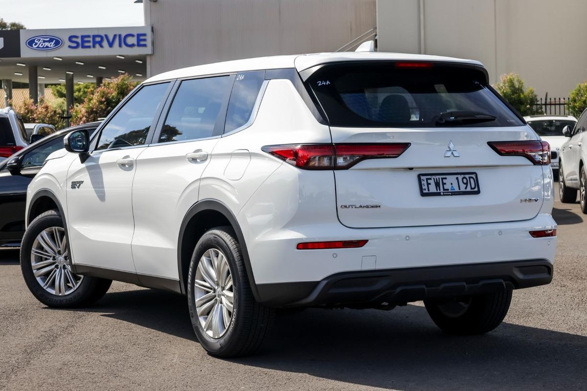 2025 Mitsubishi Outlander PHEV ES ZM