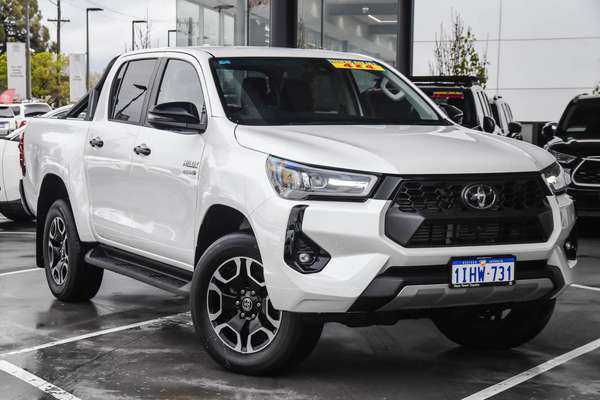 2024 Toyota Hilux SR5 48V GUN126R