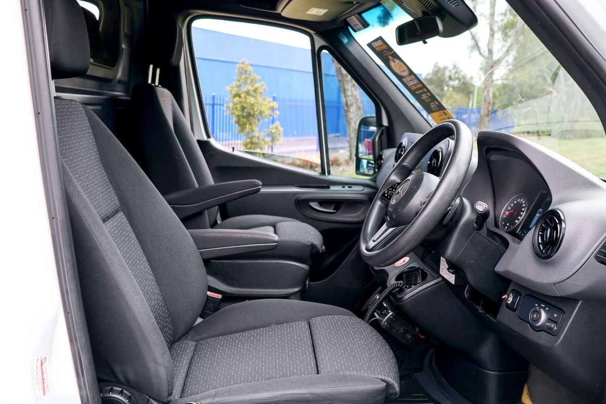 2018 Mercedes-Benz Sprinter 516CDI NCV3 Rear Wheel Drive LWB image 32