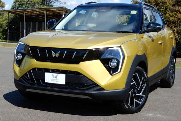 2025 Mahindra XUV 3XO AX7L