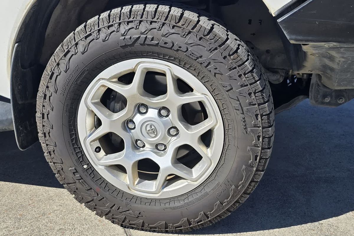 2022 Toyota Hilux SR GUN126R