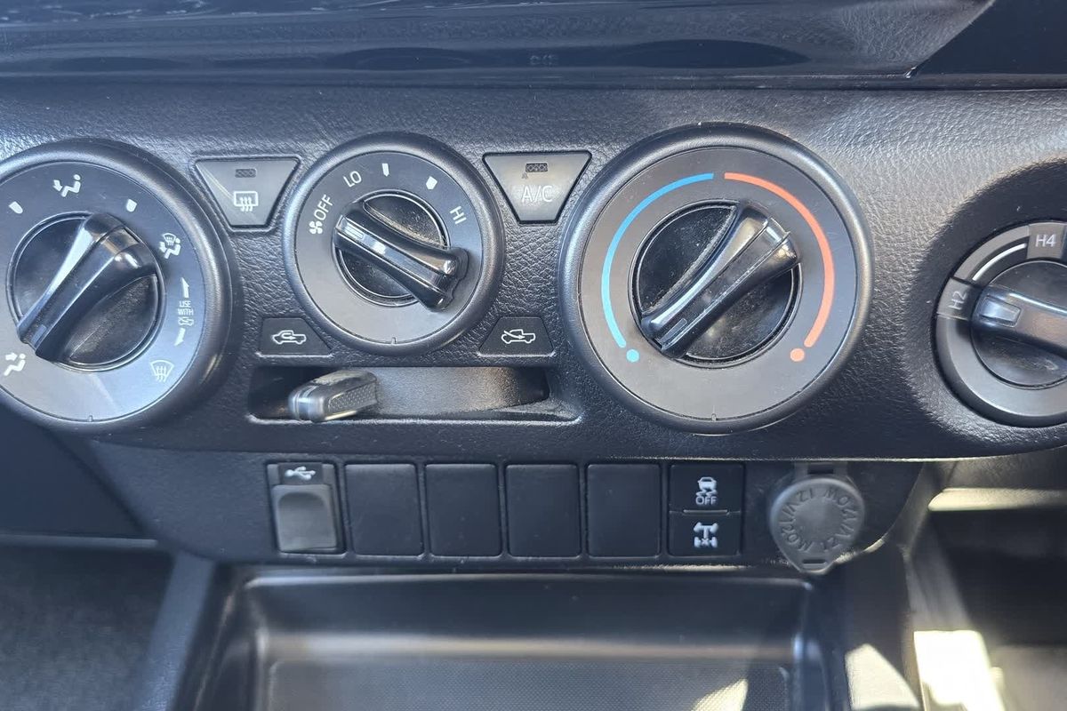 2022 Toyota Hilux SR GUN126R