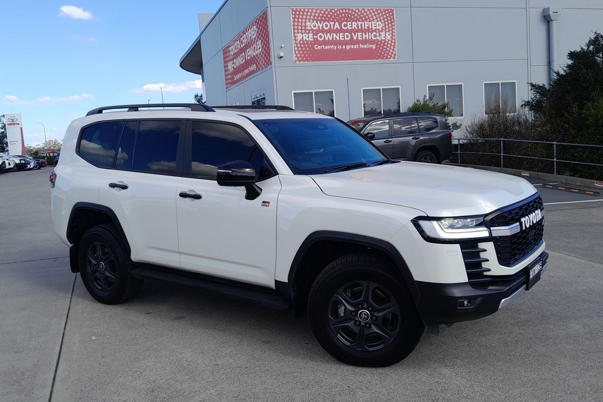 2025 Toyota Landcruiser GR Sport FJA300R