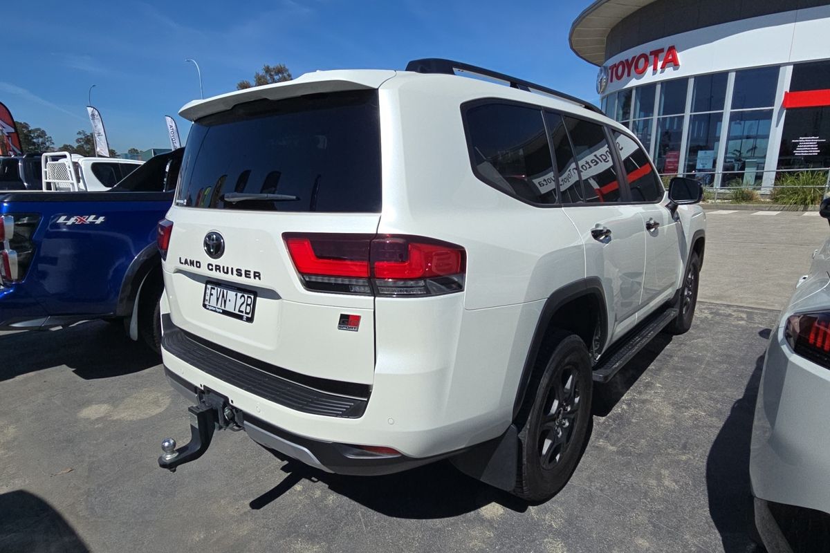 2025 Toyota Landcruiser GR Sport FJA300R
