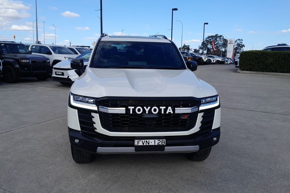 2025 Toyota Landcruiser GR Sport FJA300R