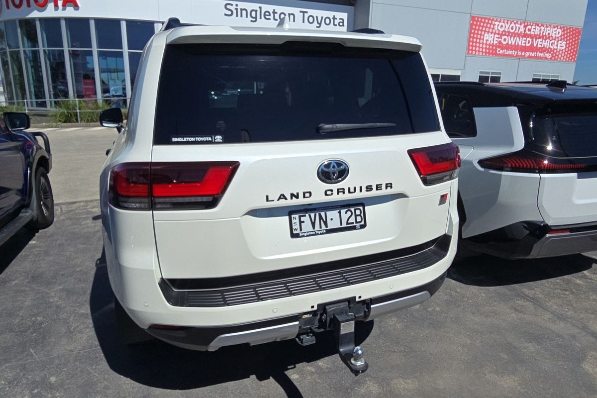 2025 Toyota Landcruiser GR Sport FJA300R