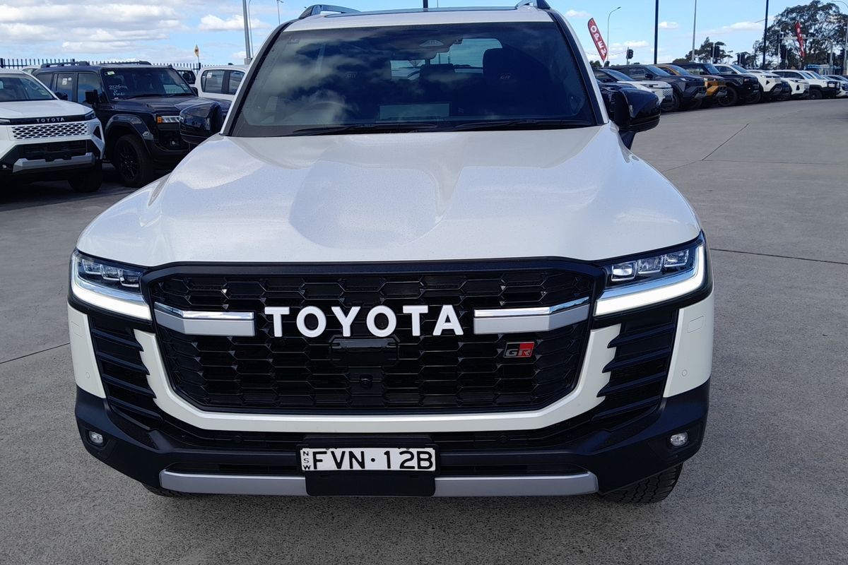 2025 Toyota Landcruiser GR Sport FJA300R