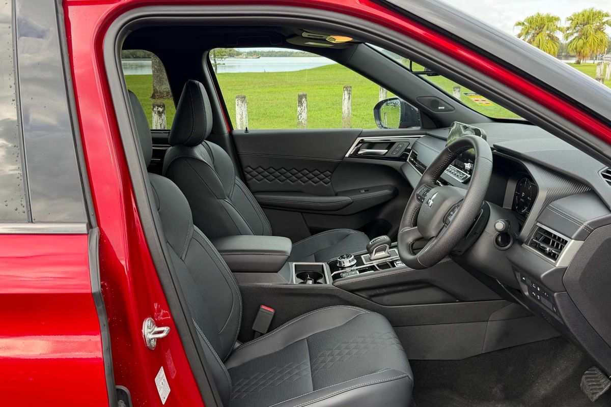 2024 Mitsubishi Outlander PHEV GSR ZM