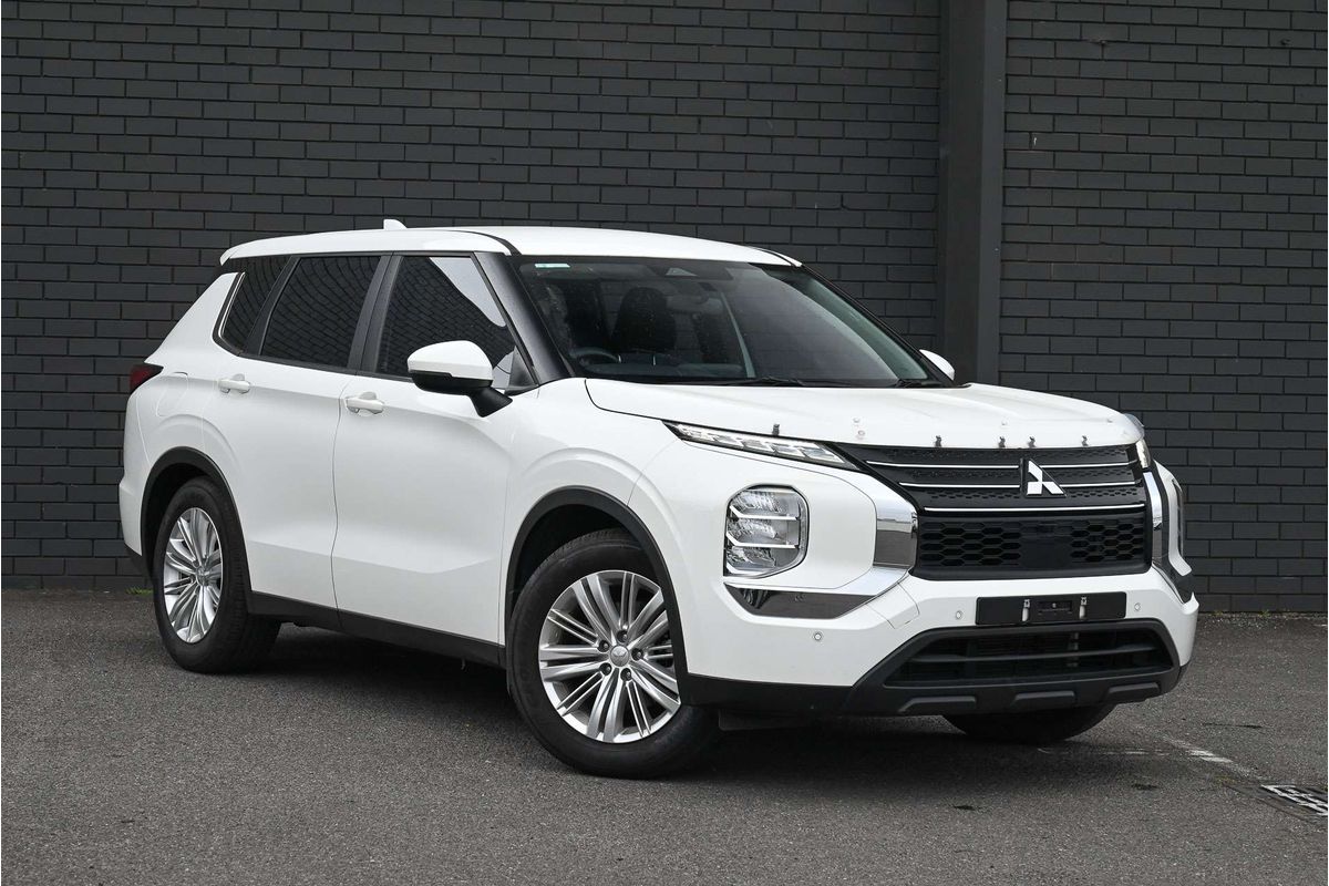 2023 Mitsubishi Outlander ES ZM