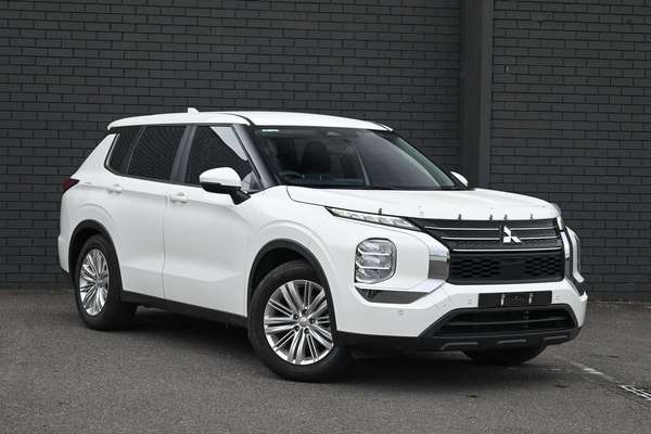 2023 Mitsubishi Outlander ES ZM