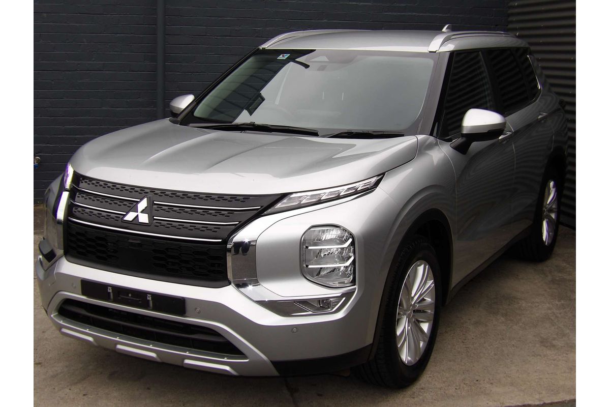 2024 Mitsubishi Outlander LS ZM