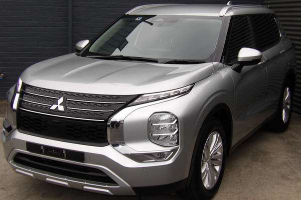 2024 Mitsubishi Outlander LS ZM
