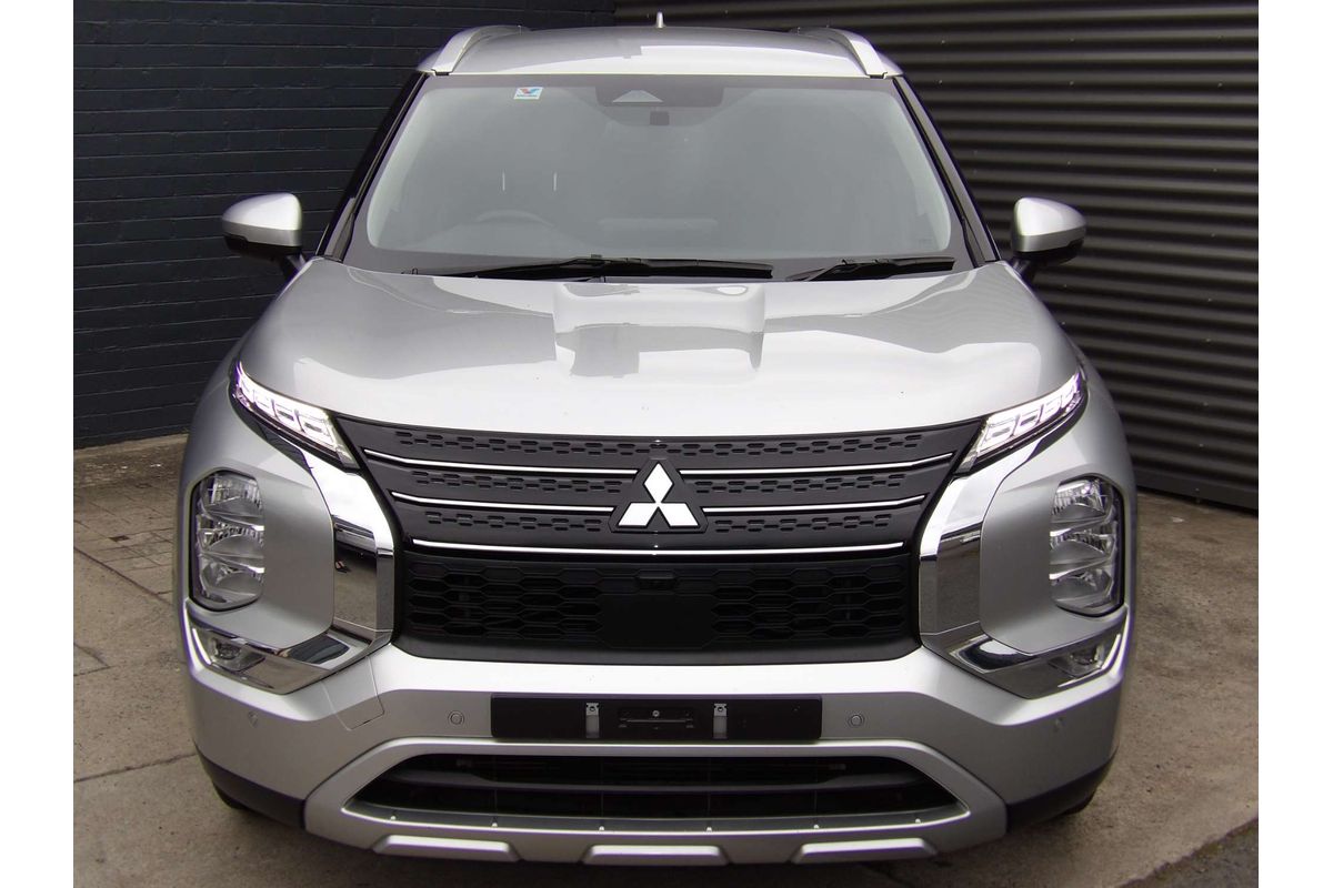 2024 Mitsubishi Outlander LS ZM