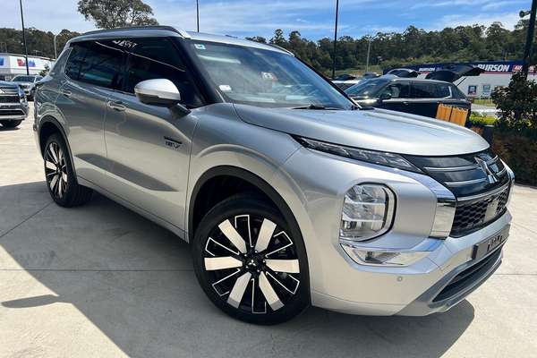 2025 Mitsubishi Outlander PHEV Exceed ZM
