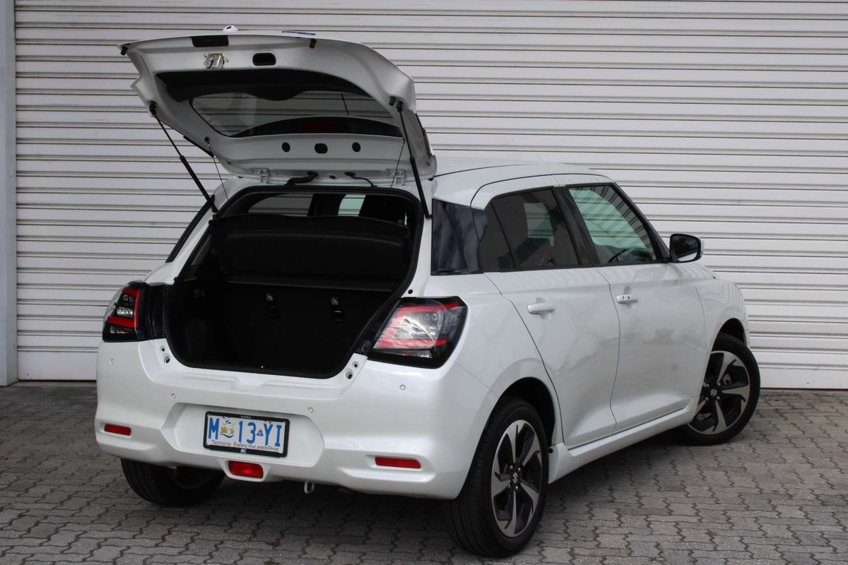 2025 Suzuki Swift Hybrid GLX UZ