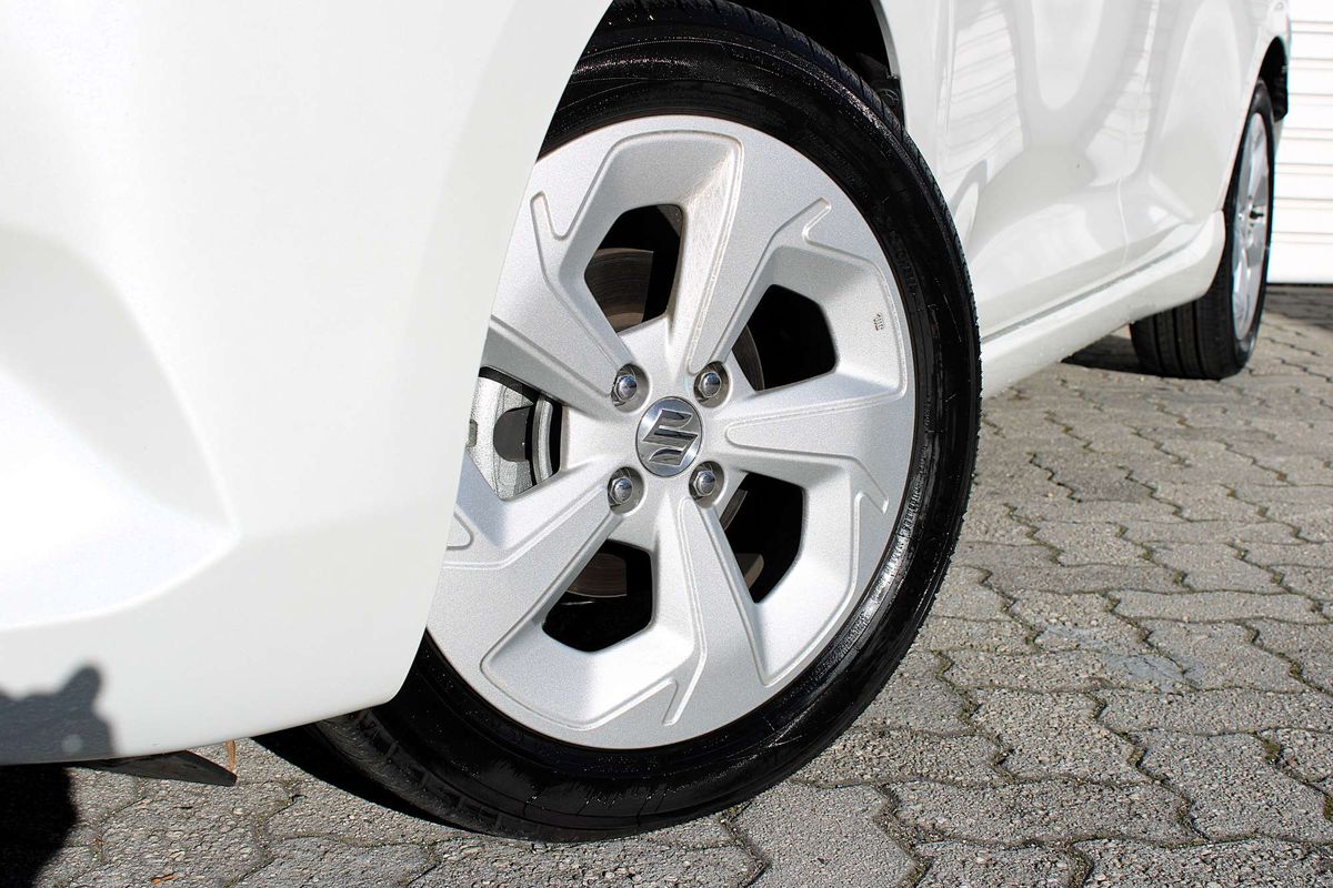 2025 Suzuki Swift Hybrid GLX UZ
